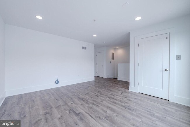 Building Photo - 11382 Emerald Park Rd