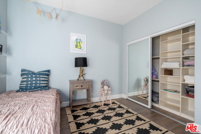 Building Photo - 1745 S Barrington Ave