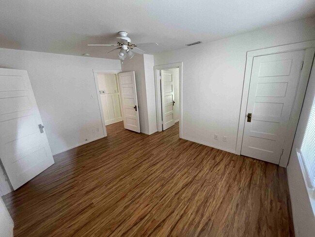 Building Photo - UNIQUE SHERMAN OAKS PROPERTY WITH ALL UTILITIES INCLUDED!