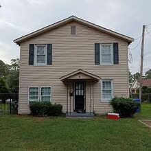 Building Photo - 3 Bedroom, 2 Bath House in the Grid walking distance to ECU