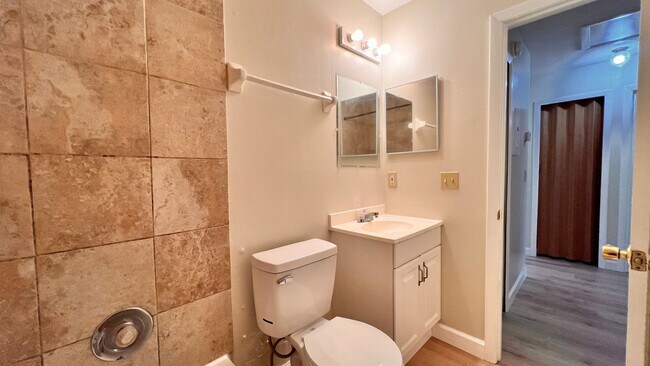 Building Photo - Spacious 2 Bed / 1 Bath Duplex in West Orl...