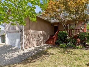 Building Photo - FOR RENT: MRS. CLEAN LIVED HERE! LOVELY HILLSBORO HOME AVAILABLE NOW! 4 BED, 2.5 BATH, 2 CAR GAR,...