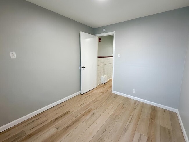 Building Photo - 7724 Monroe Dr