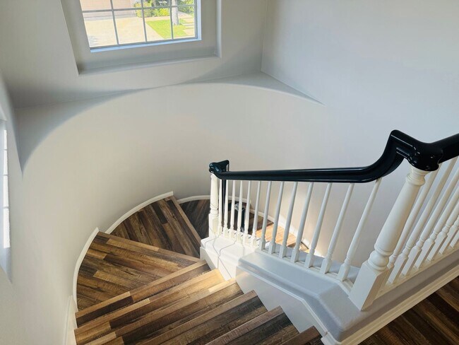 Building Photo - Stunning Two-Story Home in Sterling Hills Fairways