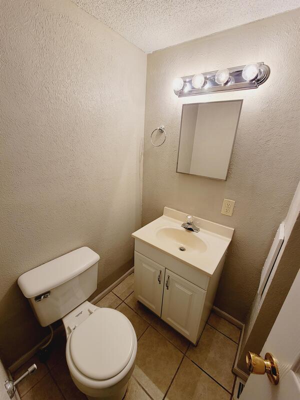 Building Photo - 1744 S Lark Ln