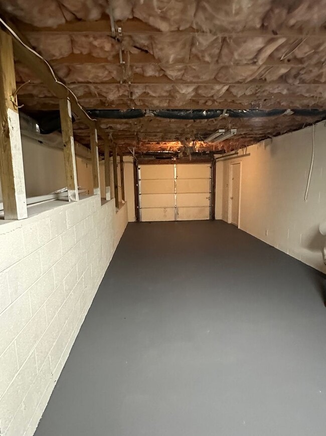 Building Photo - Recently Updated 4Bdrm/2bath home!
