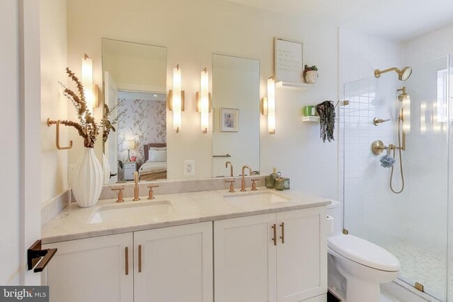 Building Photo - 1011 18th St NE