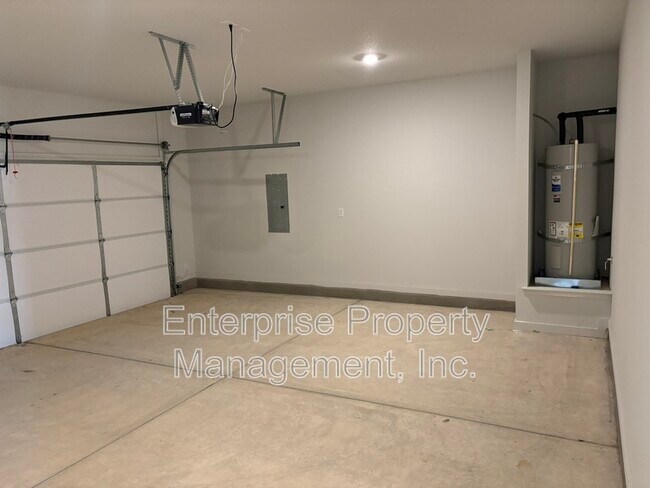 Building Photo - 250 Kipling Dr