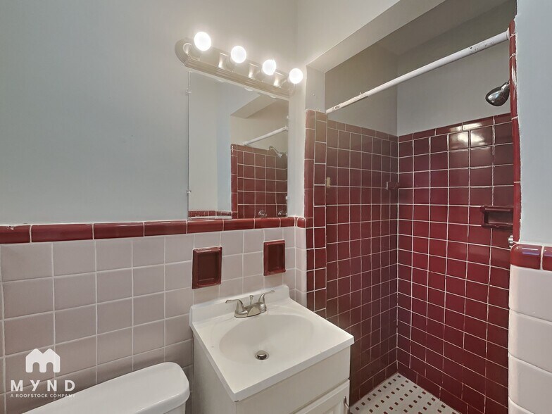 Building Photo - 510 9th Ave