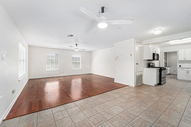 Building Photo - 1720 Libbey Dr