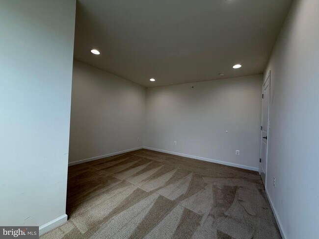 Building Photo - 43405 Southland St