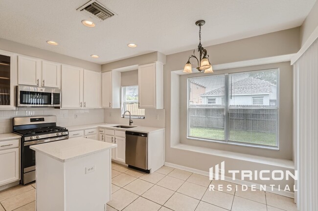 Building Photo - 8332 Crescent Moon Dr
