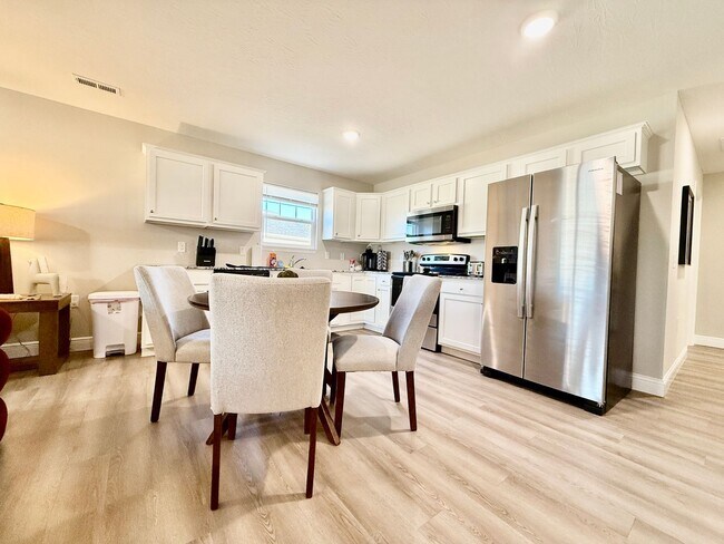 Building Photo - Cozy Equestrian Themed Getaway in Wilmington