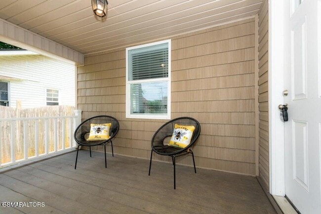 Building Photo - Convenience!!!!!