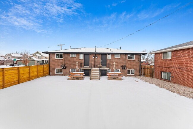 Building Photo - 1100 N Rosemary St