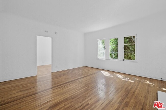 Building Photo - 129 N Swall Dr