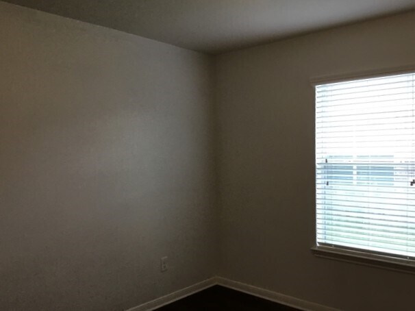 Building Photo - 22 Mira Loma Dr