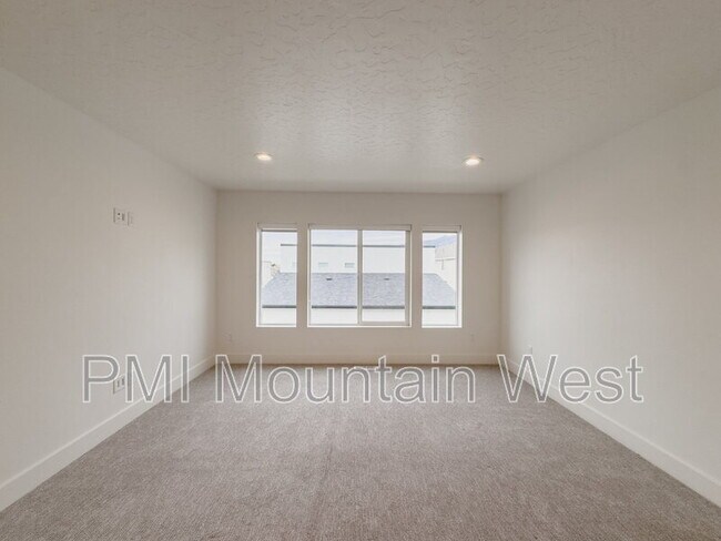 Building Photo - 331 S 680 W