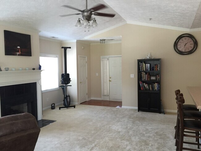 Building Photo - 522 Lionshead Rd