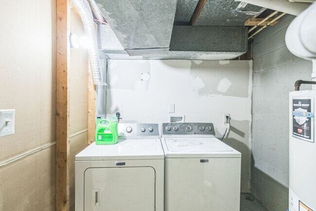 Building Photo - 5170 Clacton Ave