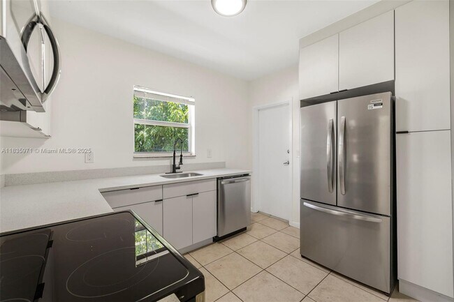 Primary Photo - 573 NE 82nd St