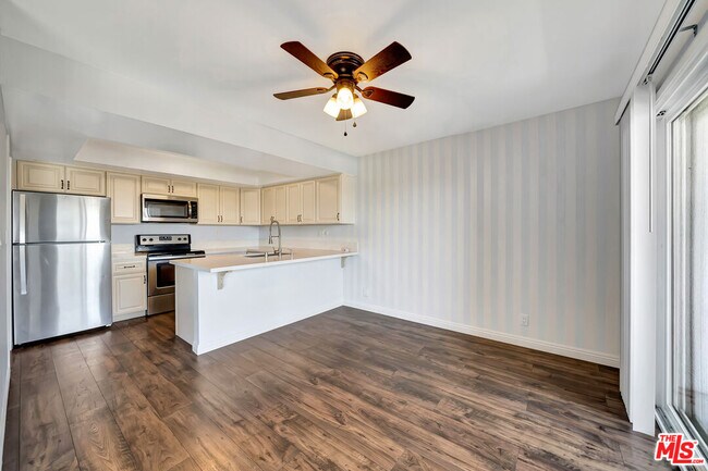 Building Photo - 3606 Vista Rey