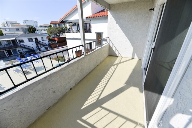 Building Photo - 505 Avenida Victoria