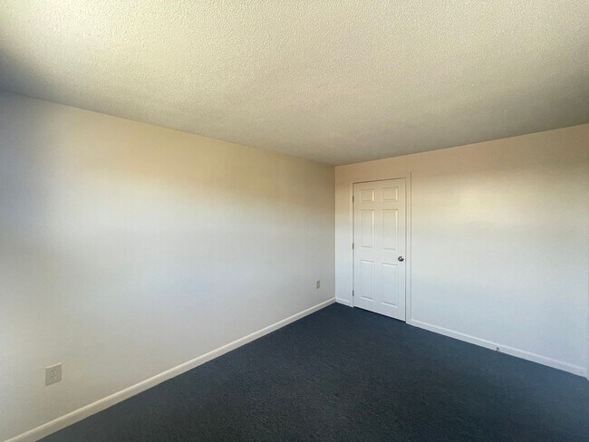 Building Photo - 173 Loudon Rd