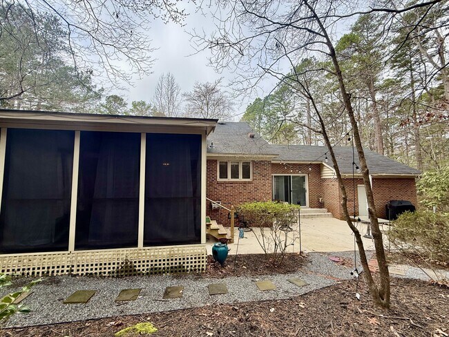 Building Photo - 1963 Wedgewood Dr