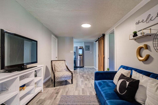 Building Photo - Beautifully Updated Home with Modern Ameni...