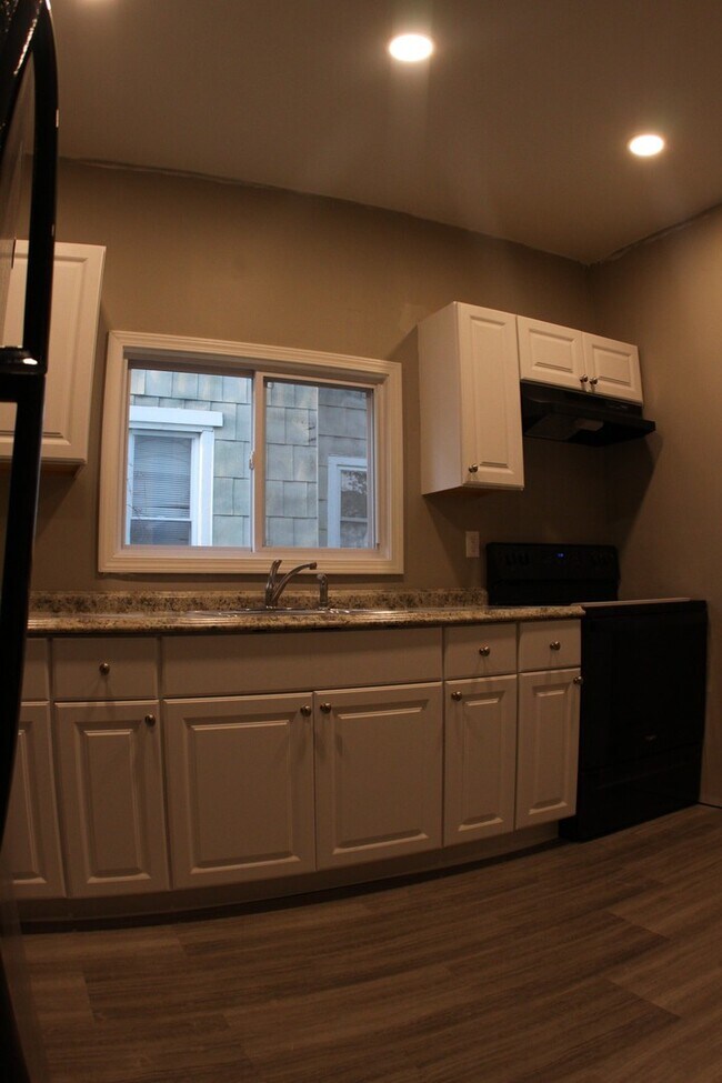 Building Photo - 62 Amherst St