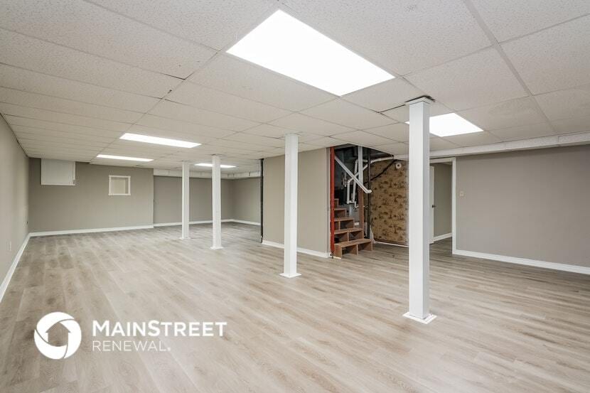 Building Photo - 305 Station St E