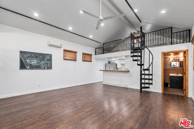 Building Photo - 6440 W 87th Pl
