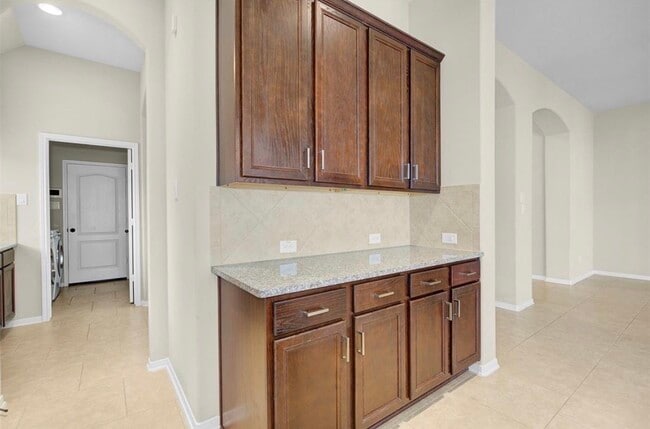 Building Photo - 2513 Golfcrest Dr