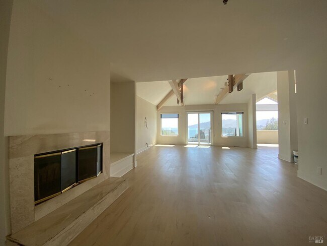 Building Photo - 67 Via Los Altos