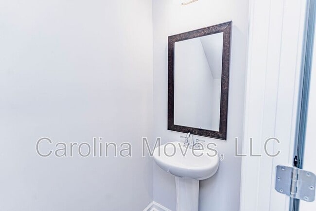 Building Photo - 221 Stone Fruit Ct