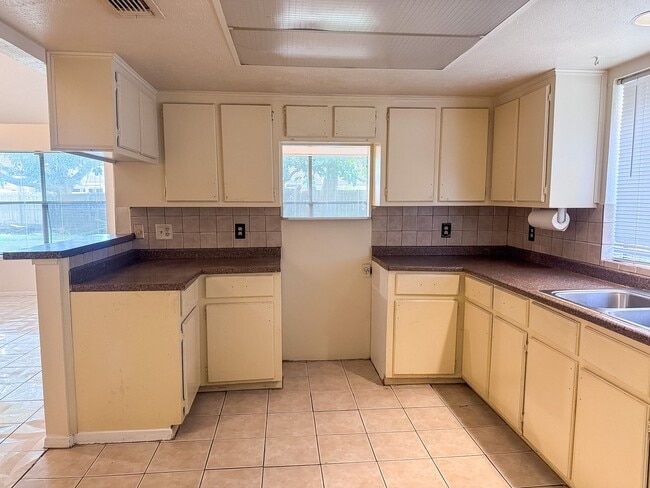 Building Photo - 14418 Moorfield Dr
