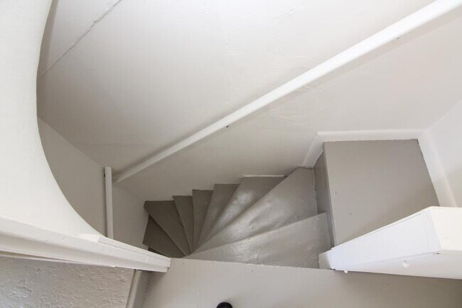 Building Photo - 76 Chestnut St