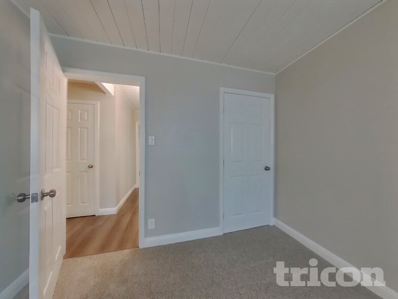 Building Photo - 500 Shaddick Dr