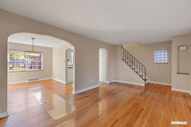 Building Photo - 3 Bedroom Completely Remodeled Single Fami...