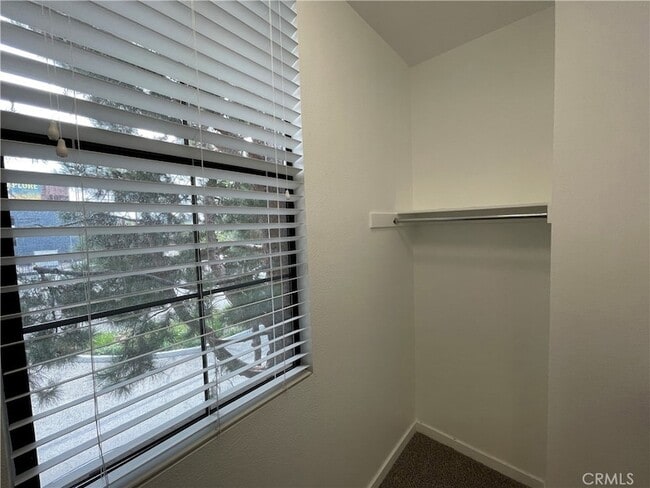 Building Photo - 501 W Maple Ave
