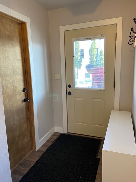 Entrance Hall - 835 Warren St