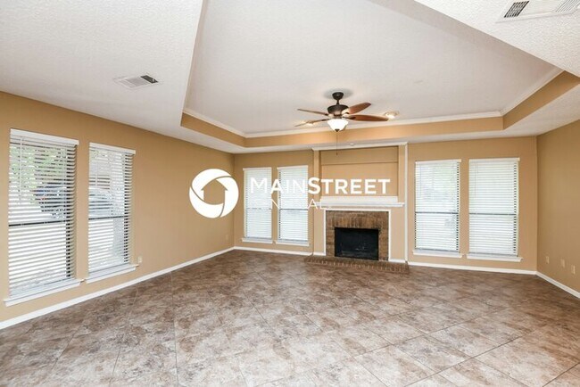 Building Photo - 4 Bedroom Pet-Friendly Home in Arlington, TX with Main Street Renewal