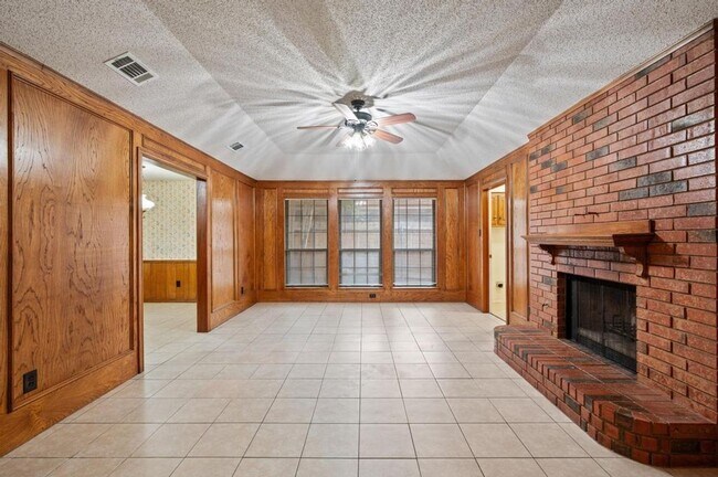 Building Photo - 504 Warbler Dr