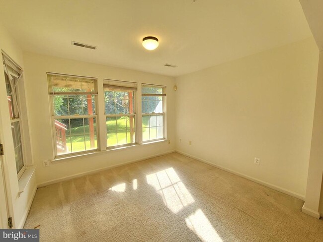 Building Photo - 13115 Rosebay Dr