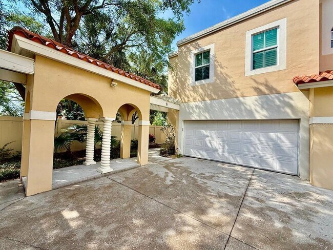 Building Photo - 505 S Tampania Ave