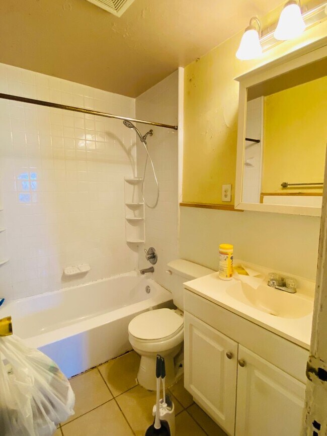 Building Photo - Adorable 3bdrm/1.5bth Cape-Cod  Located in Richmond's Southside!!  **NEWLY RENOVATED**