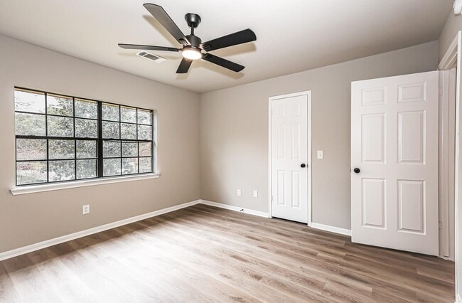 Building Photo - 18703 Evergreen Falls Dr