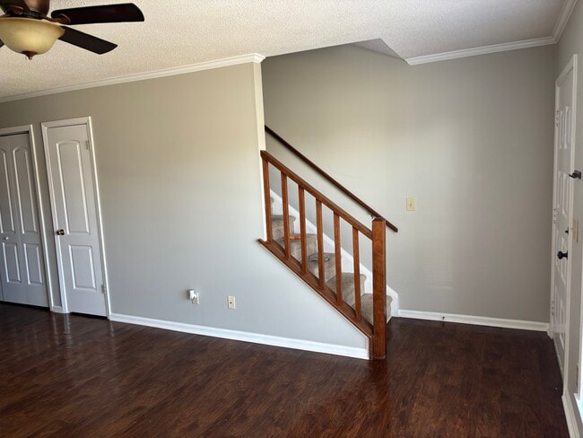 Building Photo - 2701 Thackery Rd