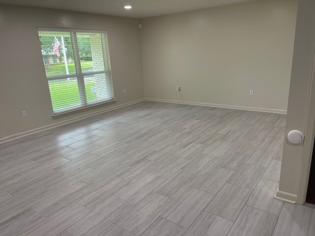 Building Photo - 1182 Colonial Dr